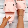 9252ac6ef8f70fca6bd712a4dc83d2de51eed38d0b068593bb574ba974728d77.jpg Shark Design Slides, Light Pink Preppy Style Collegiate Cartoon Slippers