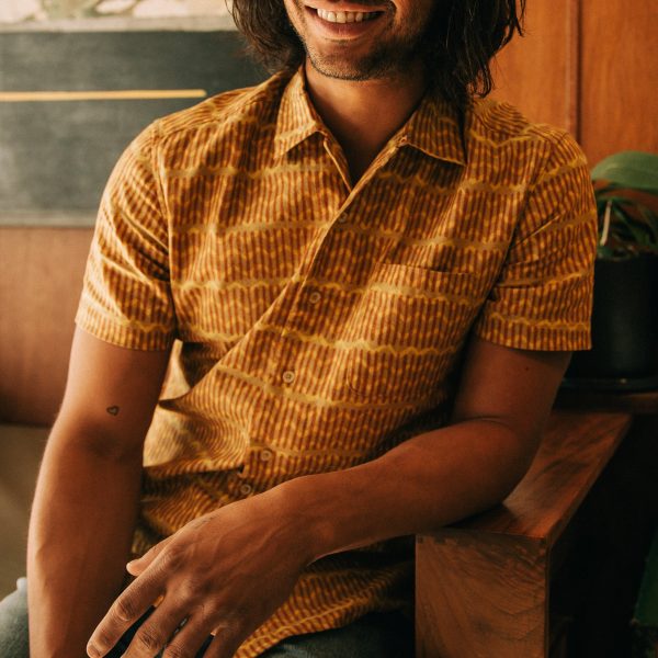 add3c561cc5a4fb0e266480bb66cc3e47181d2dda6157280a54af3f318f2c058.jpg The Short Sleeve Hawthorne in Gold Wave