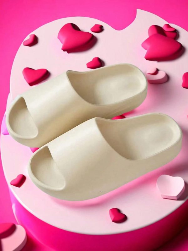 b52f9c02b50c9d63099863850ebf9d0bad1af71a6399a149b225a750876c1b6b.jpg Unisex Chunky Slide Sandals, Couple Soft Indoor Outdoor Slipper Shoes, White